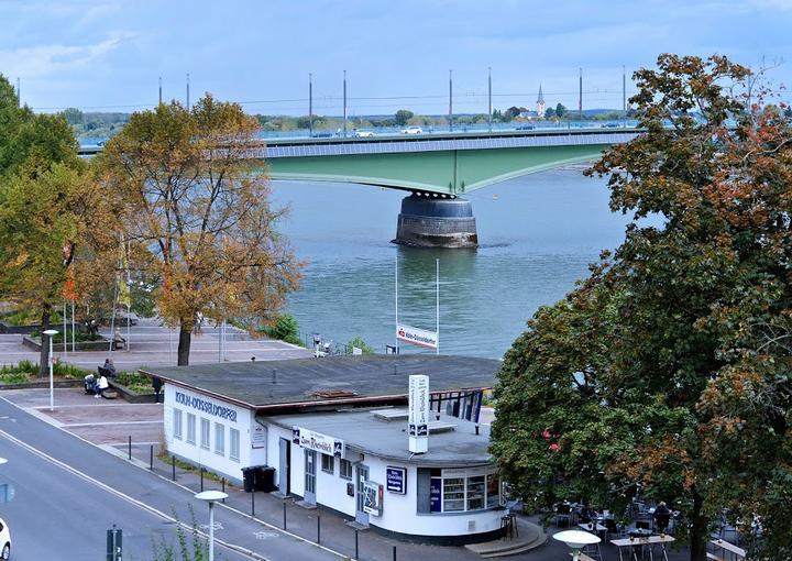 Biergarten "ZumRheinblick"