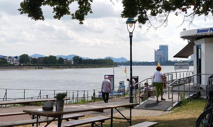 Biergarten "ZumRheinblick"